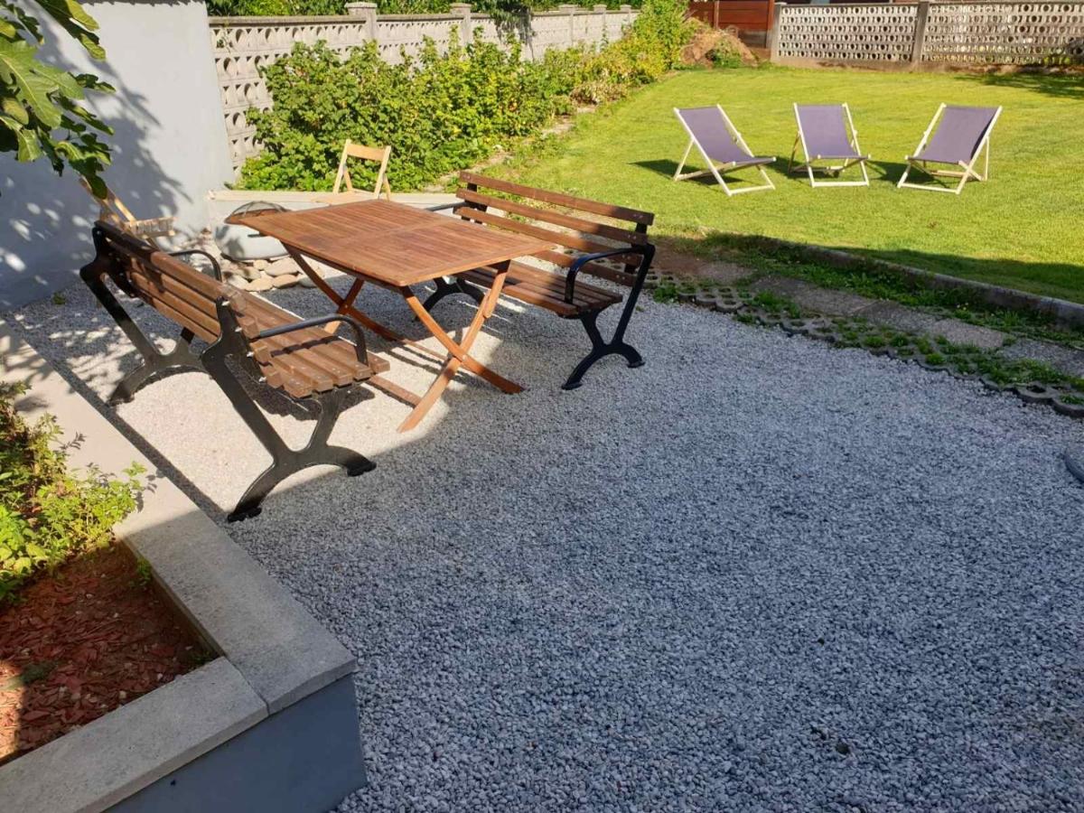 Huge BBQ Garden 2, Spacious Flat, AC, Free Parking 2 - Housity