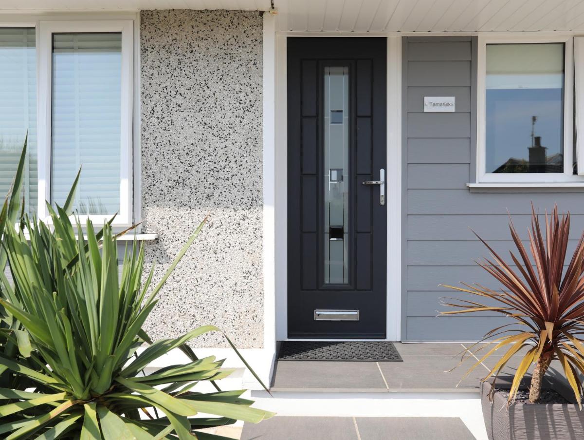 Tamarisk - Housity