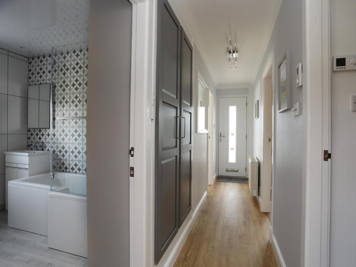 Tamarisk - Housity