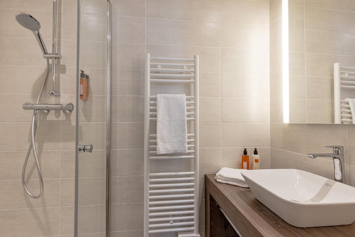 Salle de bains dans l'établissement Hôtel SPA du Lac de Madine - Maison DRAPIER