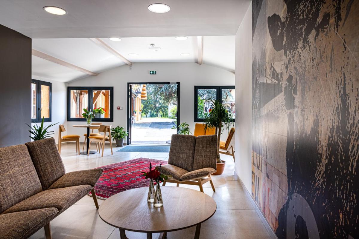 Coin salon dans l'établissement Hôtel SPA du Lac de Madine - Maison DRAPIER