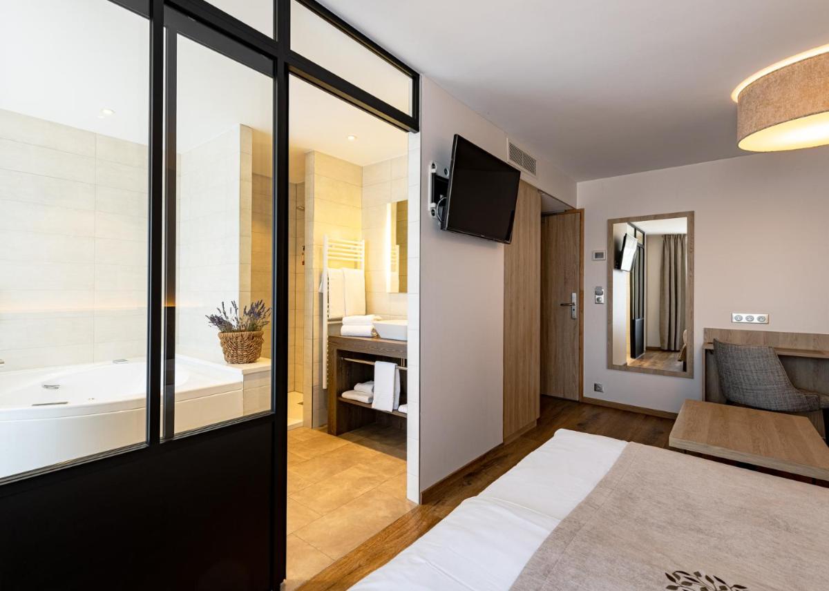 Un ou plusieurs lits dans un hébergement de l'établissement Hôtel SPA du Lac de Madine - Maison DRAPIER