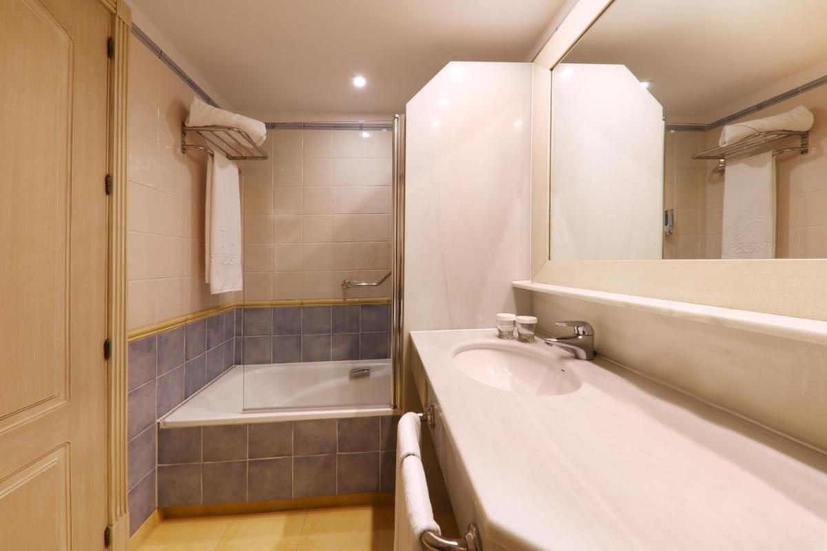 Un baño de Iberostar Waves Málaga Playa