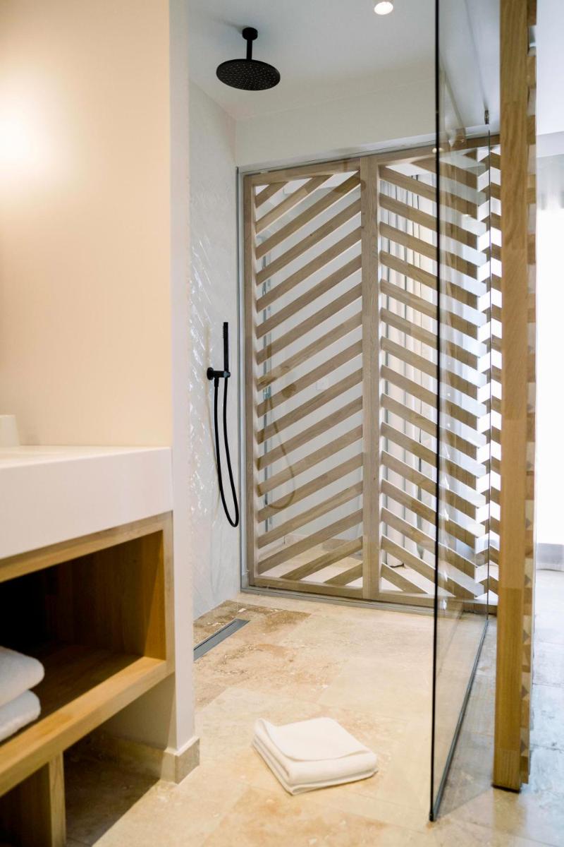 Salle de bains dans l'établissement Château L'Hospitalet Wine Resort Beach & Spa