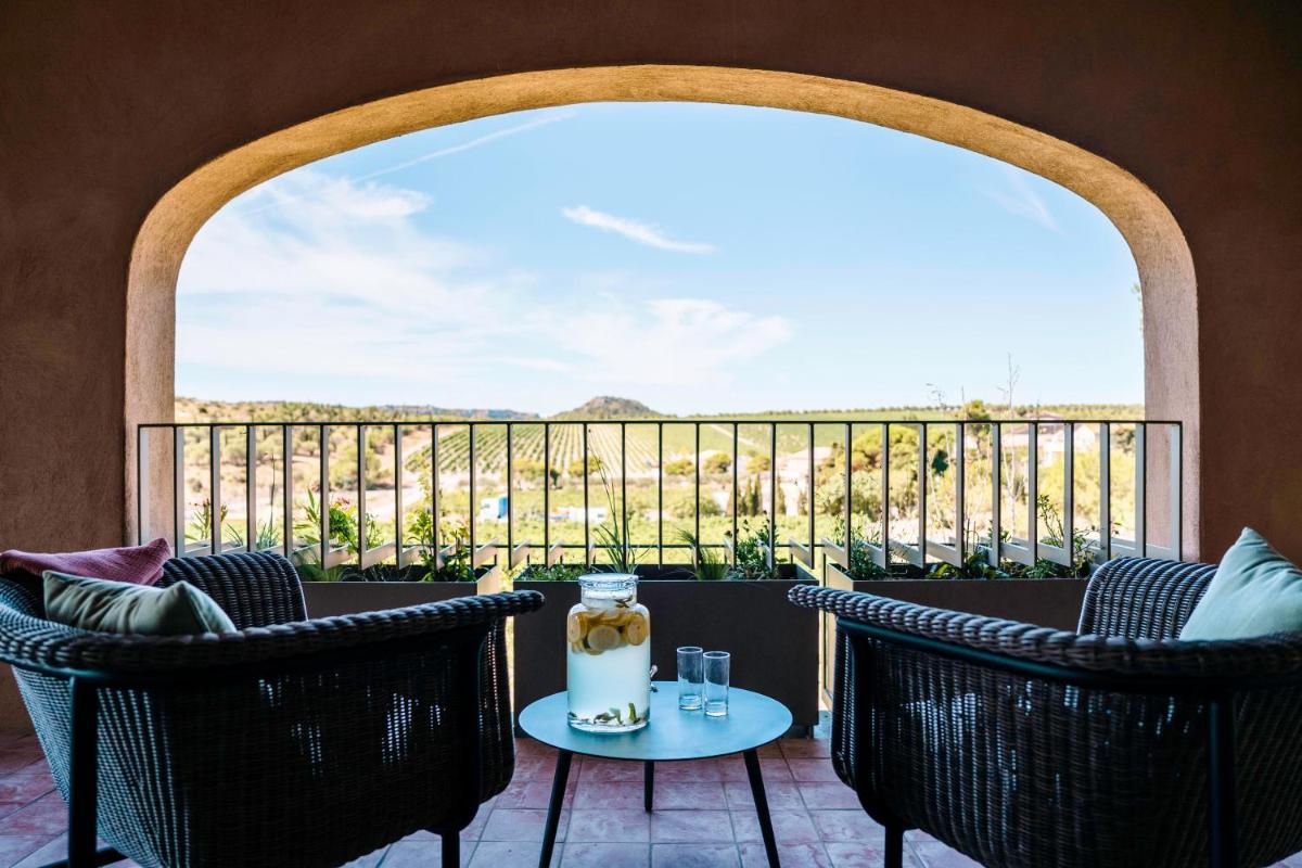 Coin salon dans l'établissement Château L'Hospitalet Wine Resort Beach & Spa