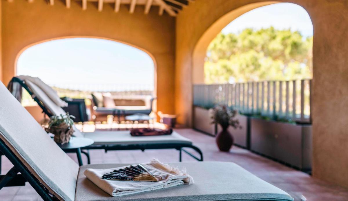 Coin salon dans l'établissement Château L'Hospitalet Wine Resort Beach & Spa