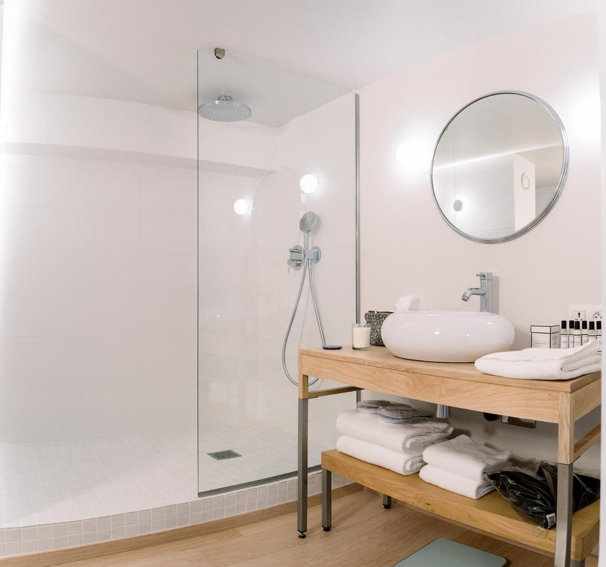 Salle de bains dans l'établissement Château L'Hospitalet Wine Resort Beach & Spa
