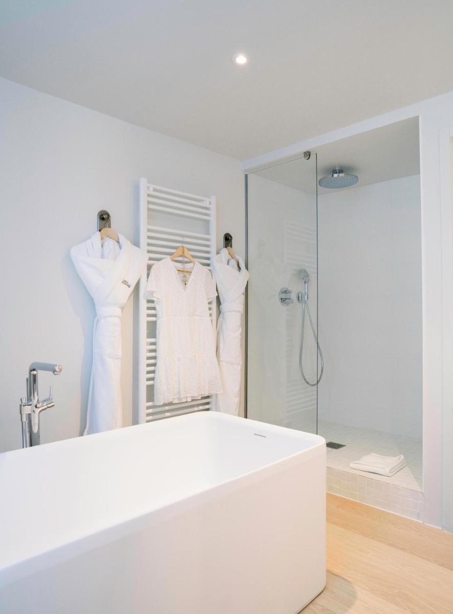 Salle de bains dans l'établissement Château L'Hospitalet Wine Resort Beach & Spa