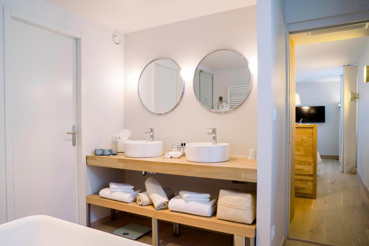Salle de bains dans l'établissement Château L'Hospitalet Wine Resort Beach & Spa