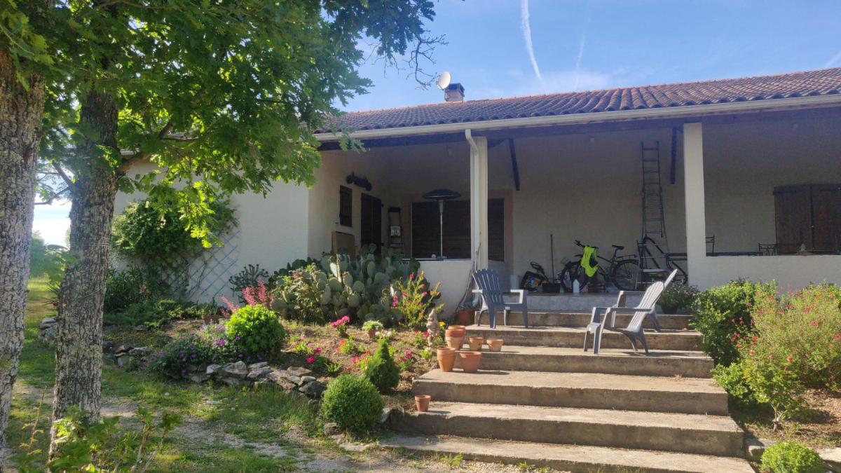 Grande Chambre indépendante sur terrasse et jardin. Proche Cahors - Housity