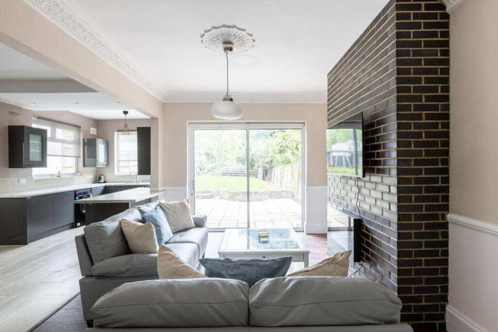 The Cumbria House 5 bedroom House Stay - Housity
