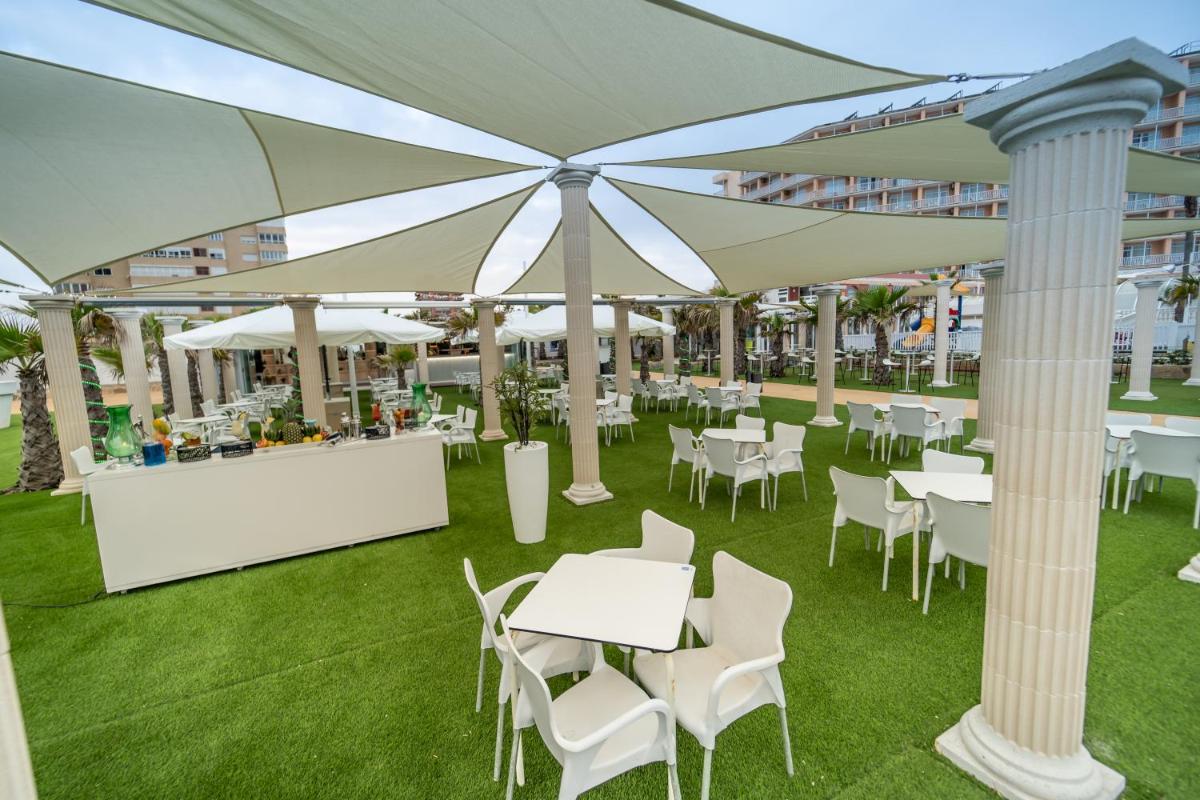 Un restaurante o sitio para comer en Hotel & Spa Entremares
