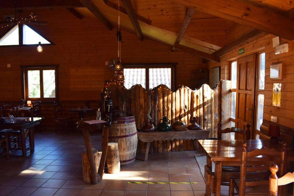 Un restaurante o sitio para comer en Xalet De Prades