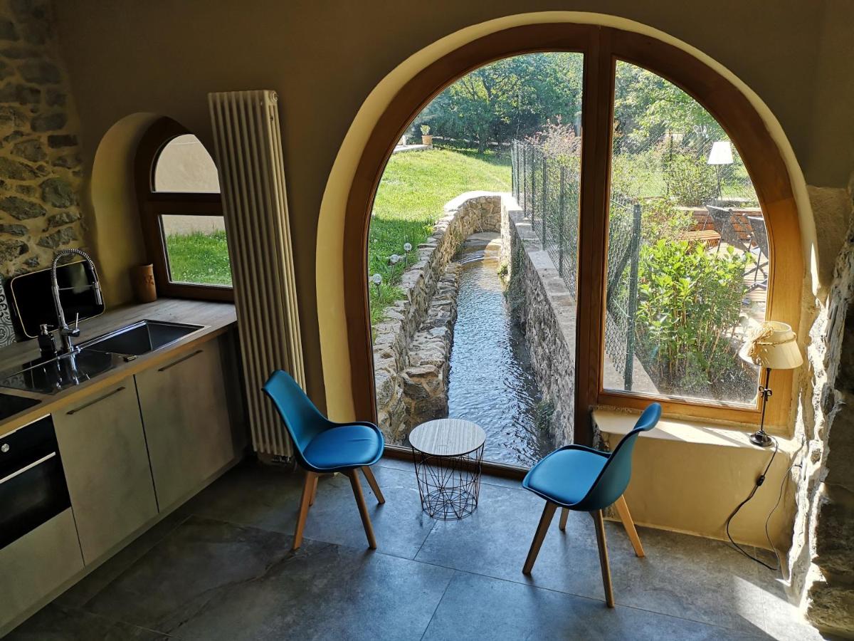 La chapelle moulin traversée par l'eau jacuzzi piscine classé 5 étoiles - Housity