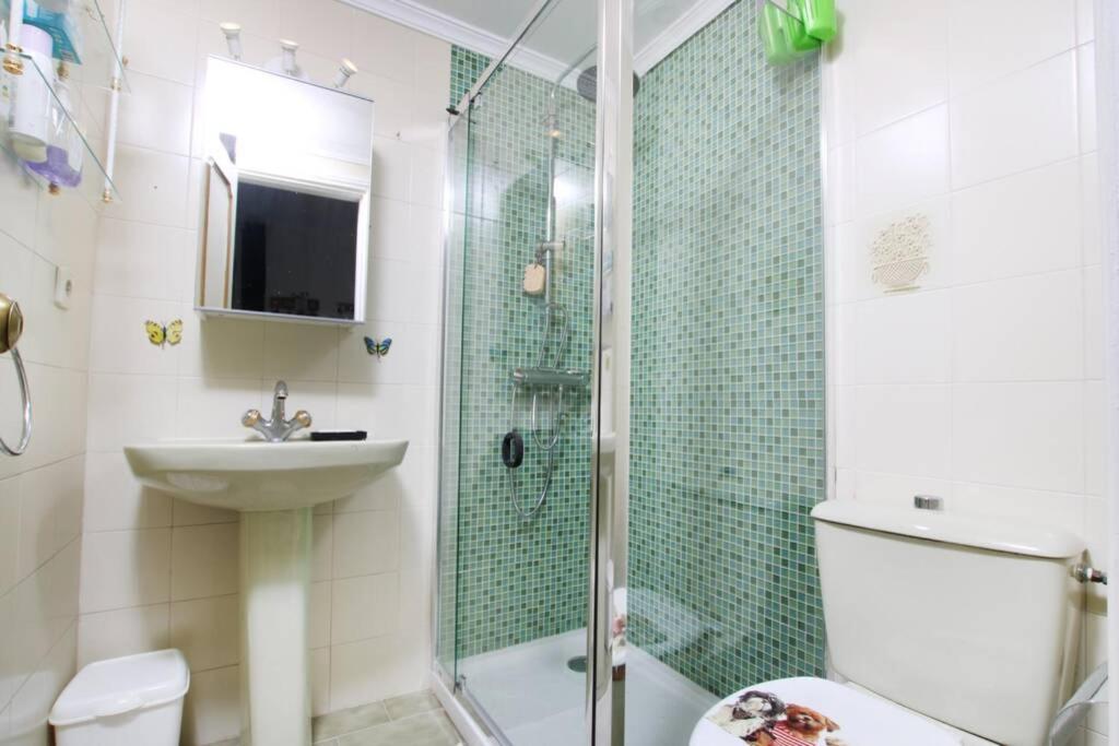 Happy 3 bedroom Family House in Calahonda with Pool and Wonderful Garden - Housity