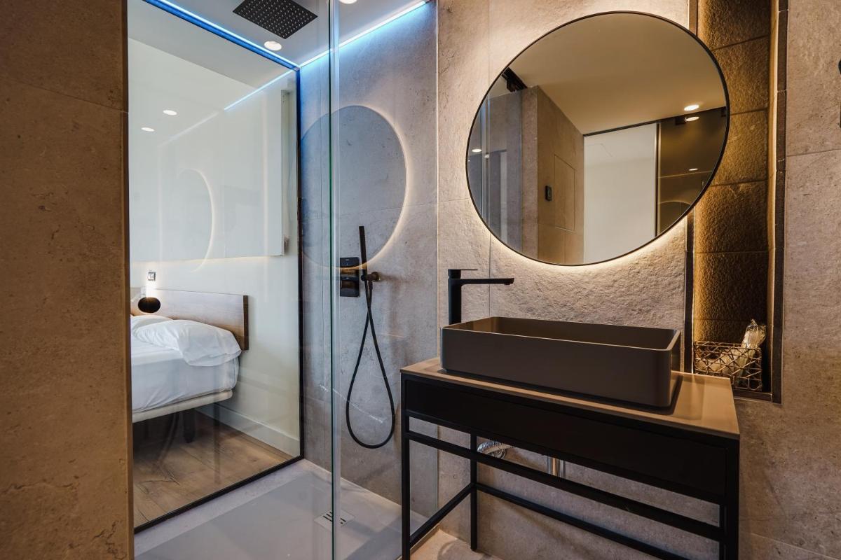 Hotel Brisamar Suites - Housity