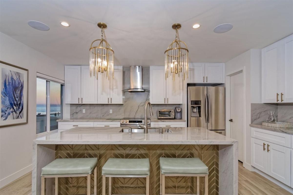 Ocean Villas Beach Front - Housity