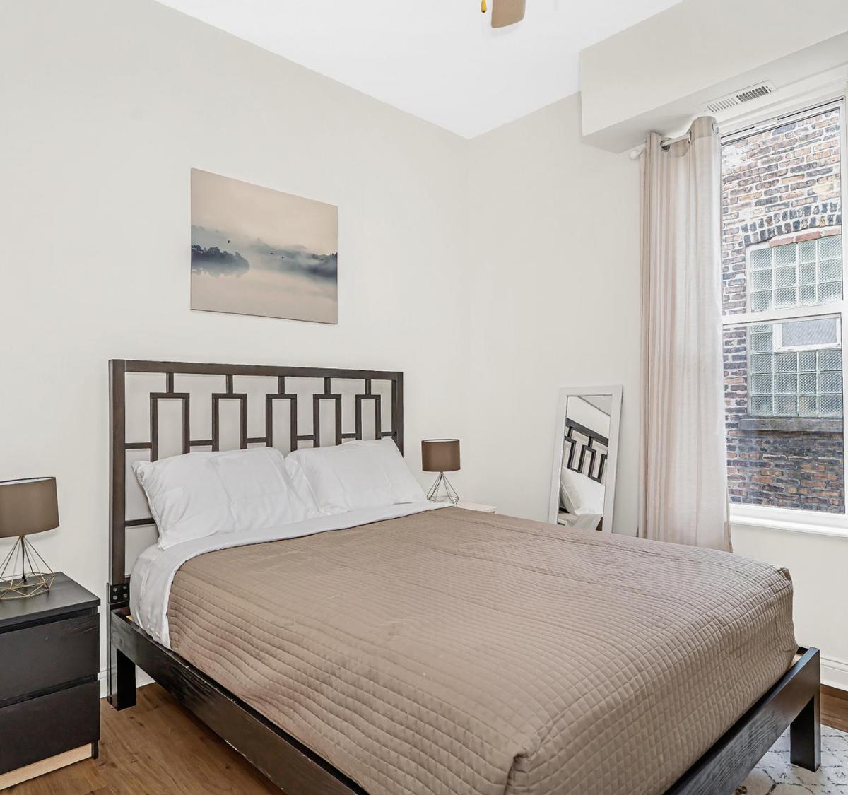 Spacious 5-BR Apt next to transit Free Parking - Housity