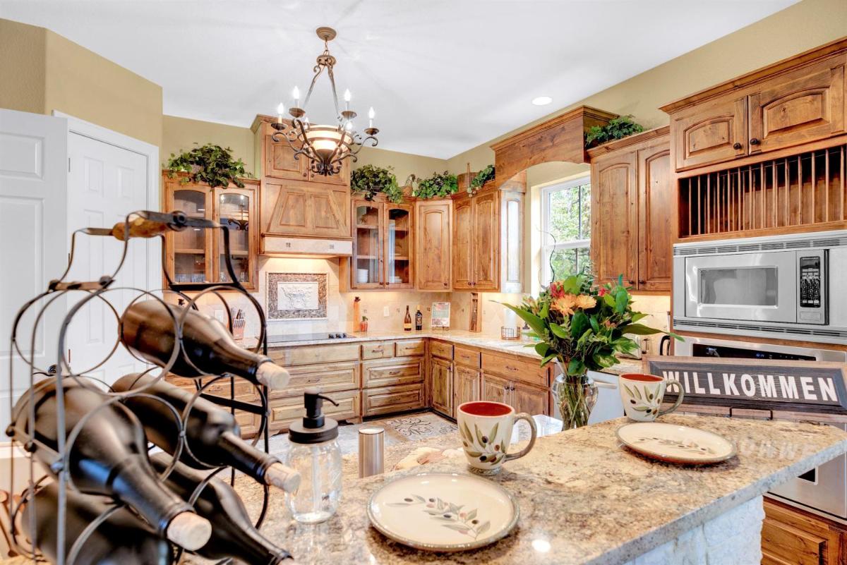 Luxury On Main St! Stunning Home in Heart of Fred! - Housity