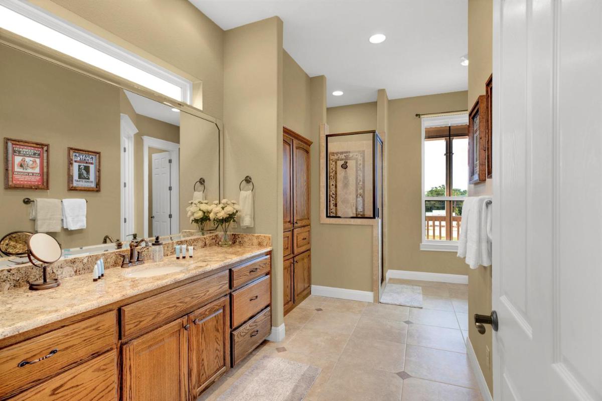 Luxury On Main St! Stunning Home in Heart of Fred! - Housity