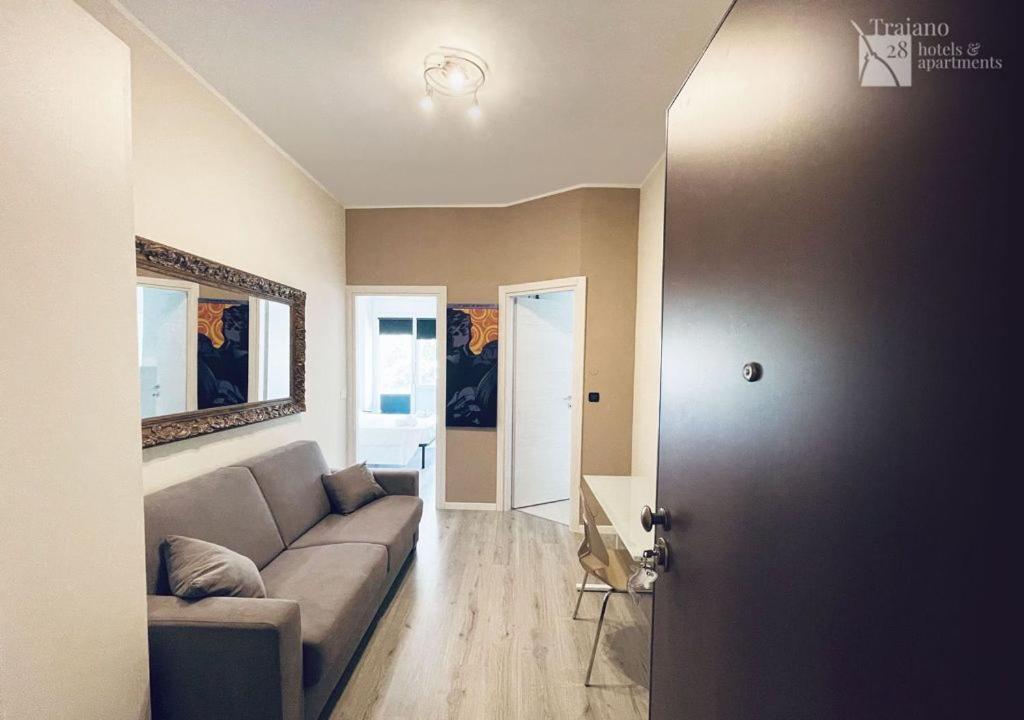 Traiano 28 - Housity