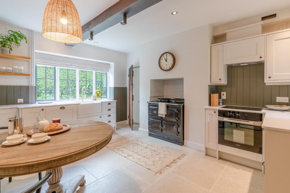 Court Cottage - Housity