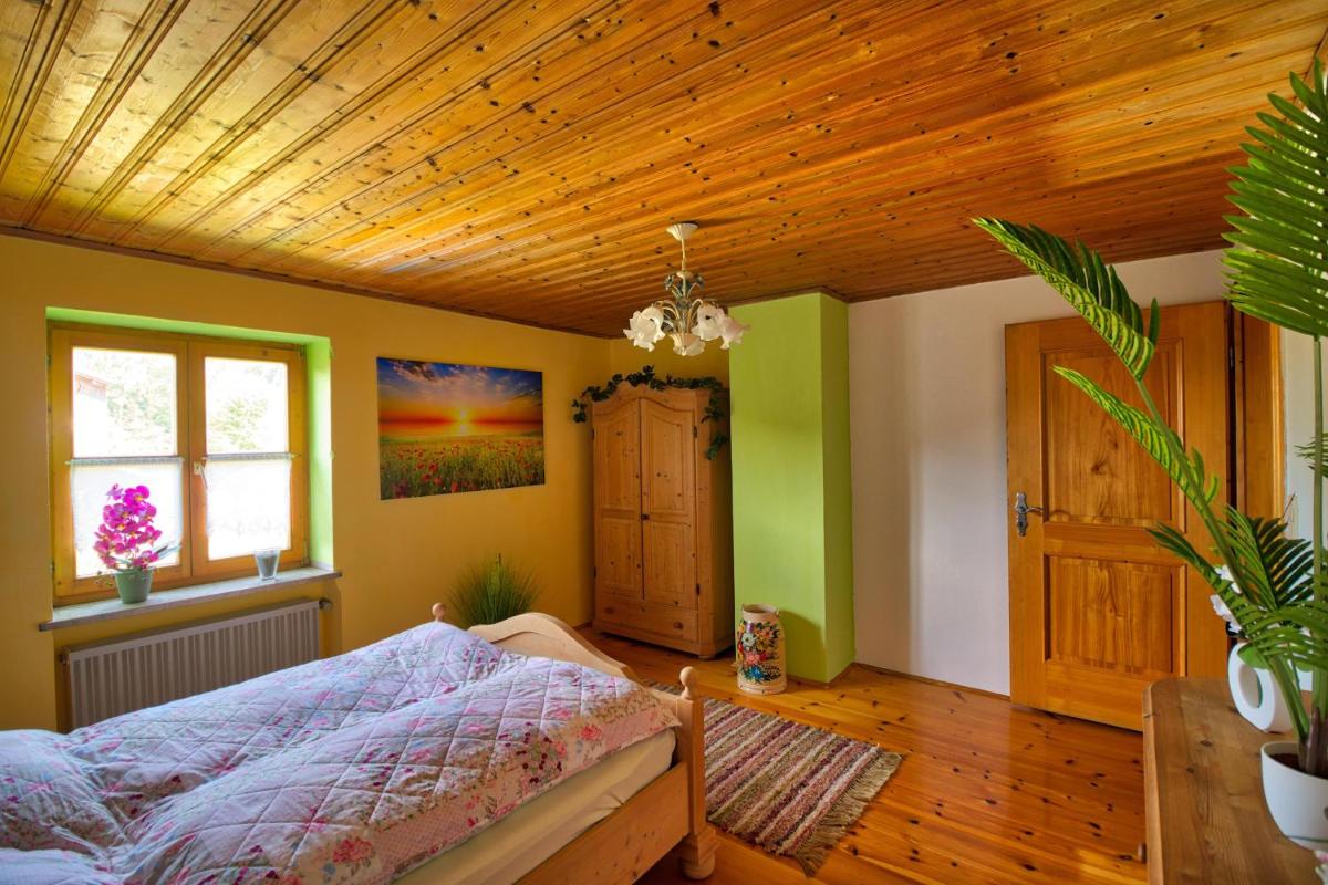 Feriensuite-auf-dem-Bauernhof-fuer-2-3-Personen-im-Herzen-Niederbayerns - Housity