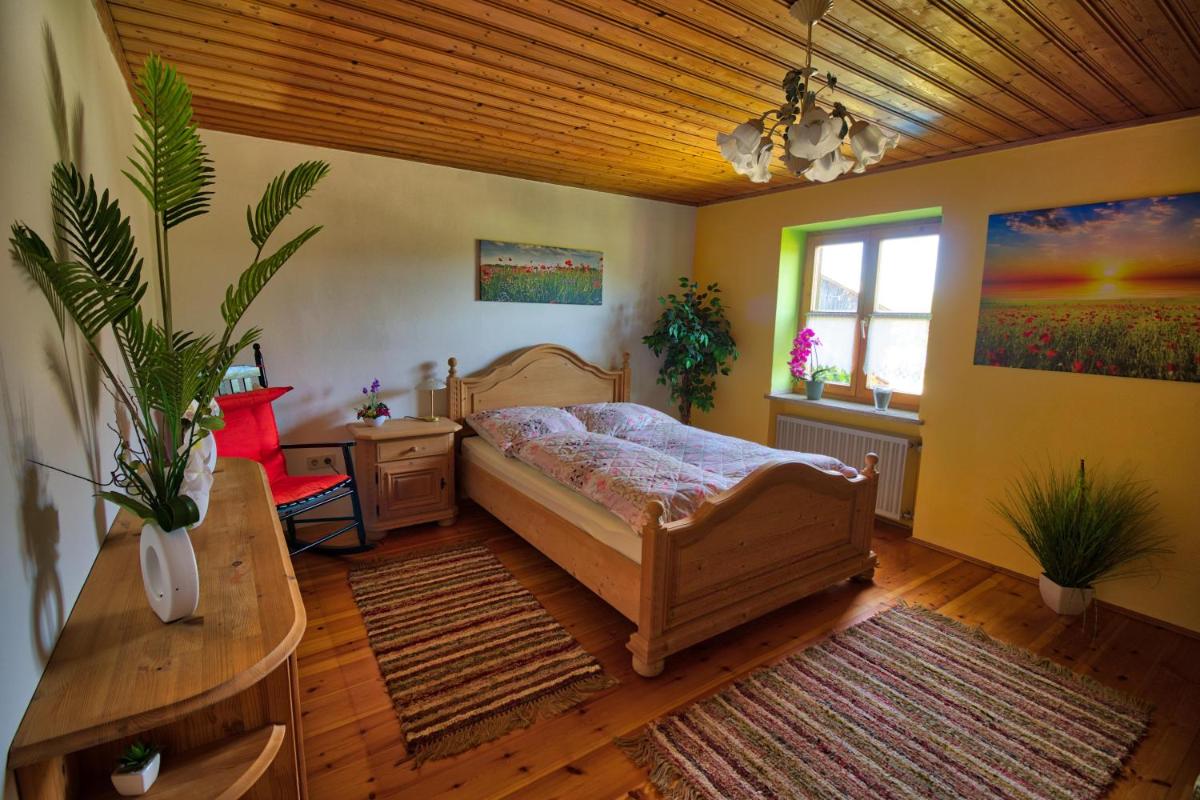 Feriensuite-auf-dem-Bauernhof-fuer-2-3-Personen-im-Herzen-Niederbayerns - Housity