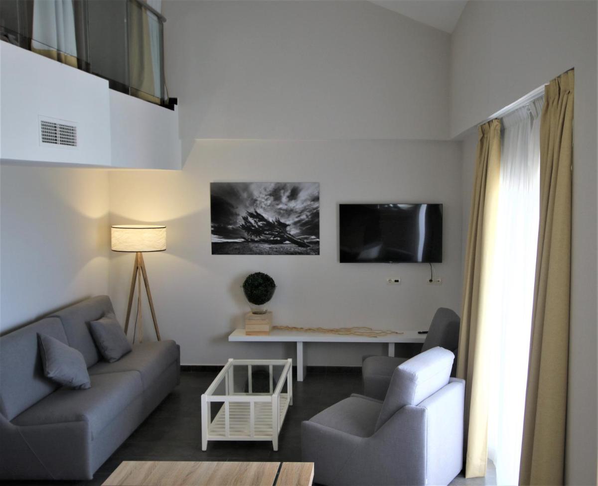 Una televisión o centro de entretenimiento en Hotel Bonalba Alicante