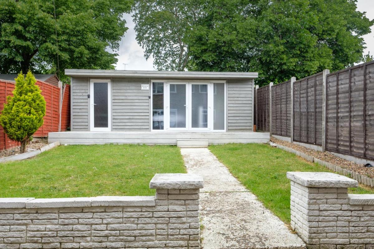 Dickens Suite- Cozy Suite 15min close to Gatwick - Housity