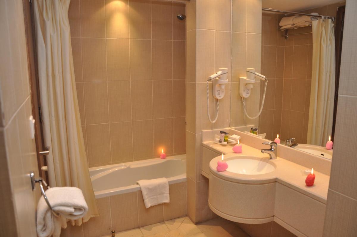Reef Al Malaz International Hotel by Al Azmy - Housity