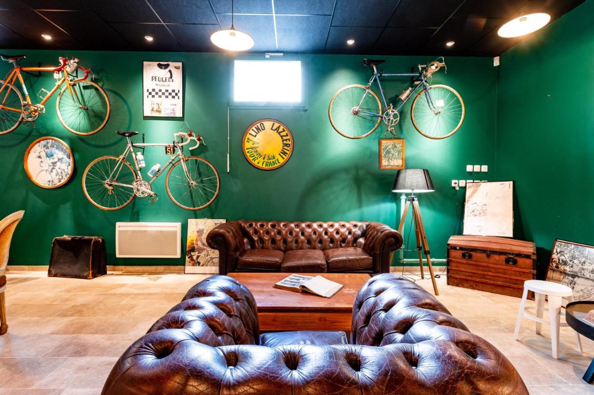 Coin salon dans l'établissement Le Nesk Ventoux - Hotel