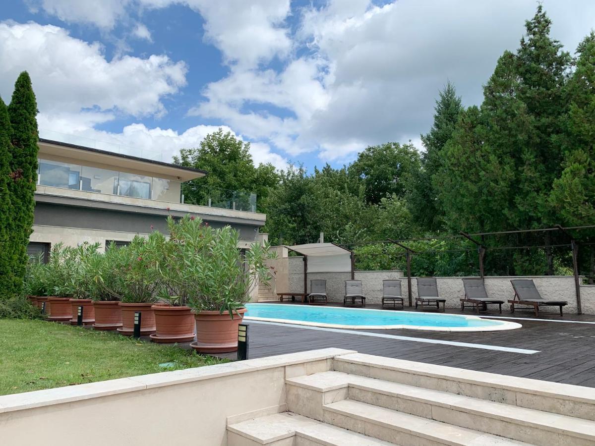 White Luxury Villa Esztergom - Housity