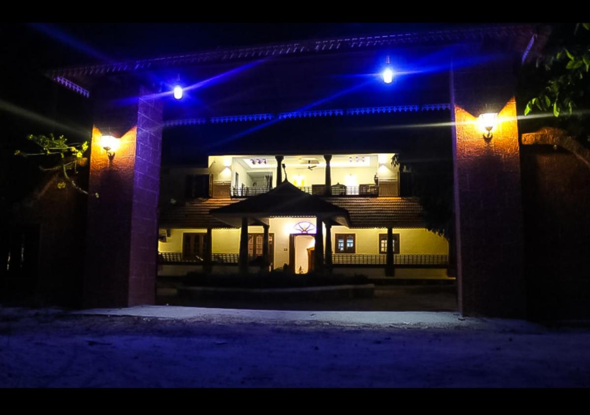 Shore Beach Homestay - Housity