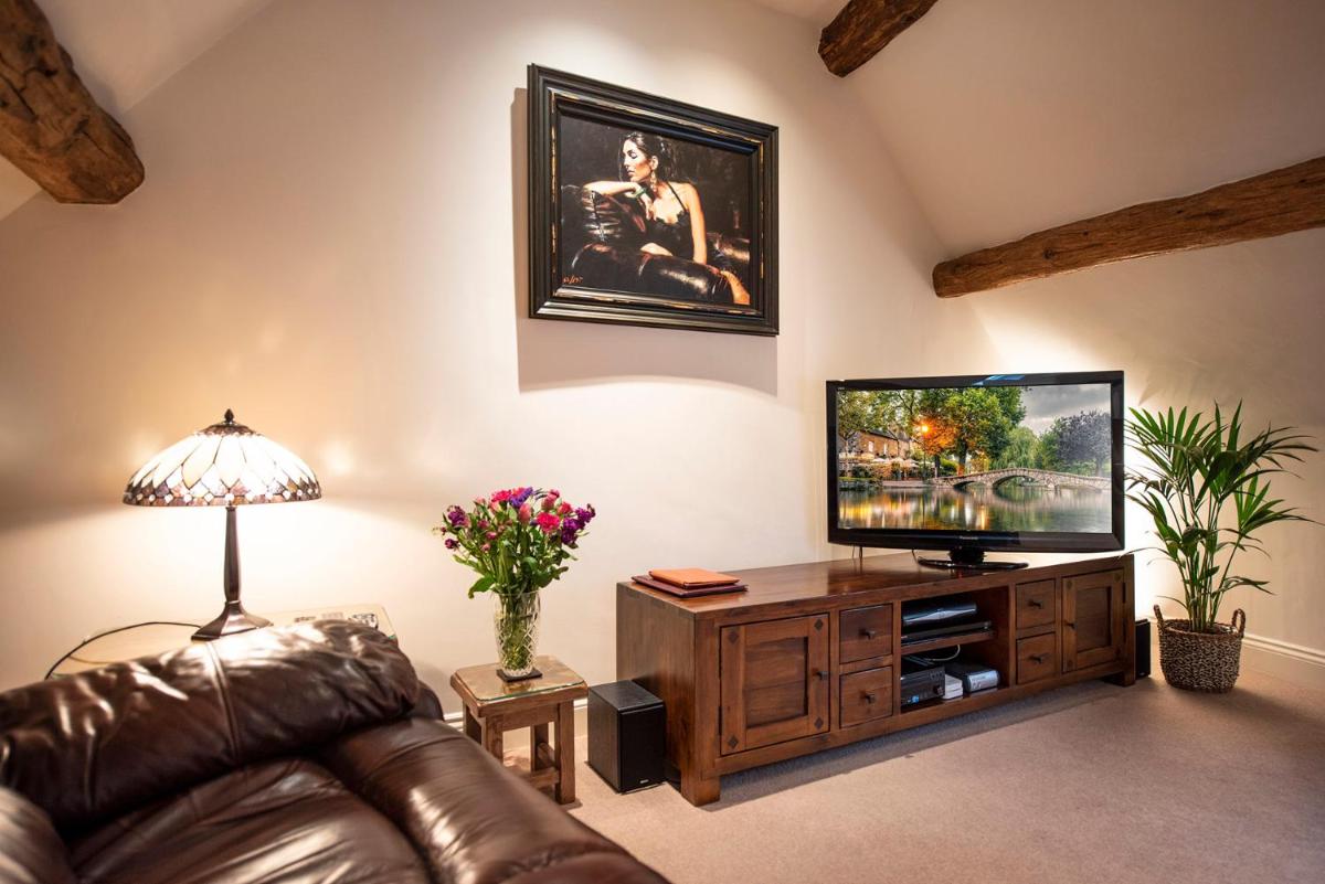 Neroli River View Apartment - Housity