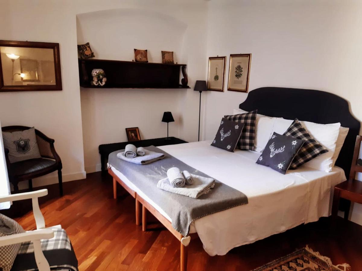 B&B S. Trinità 18 Suites & Rooms - Housity