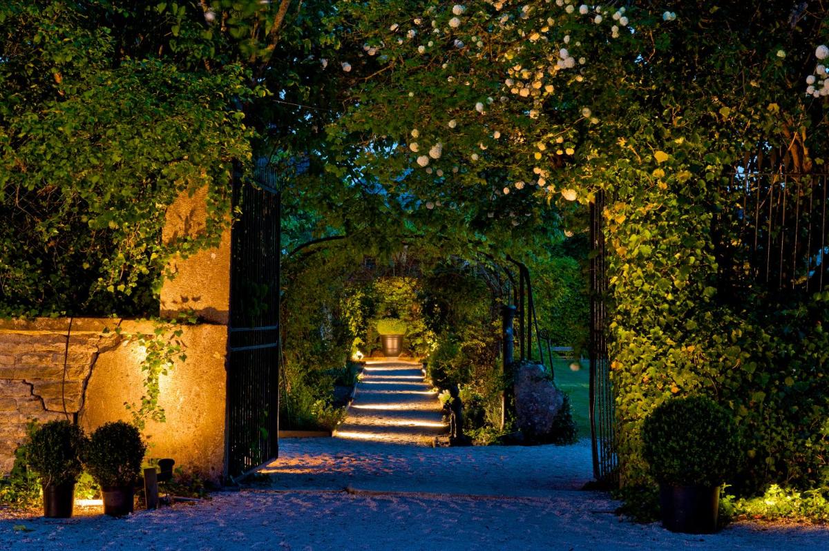 Jardin de l'établissement Château de Courban and Spa Nuxe