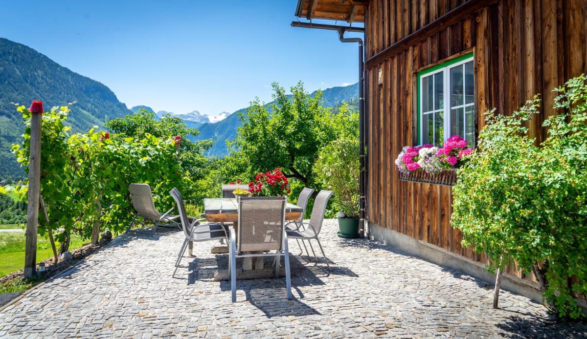 Lovely house with mountain view & big garden in Bad Aussee - Housity
