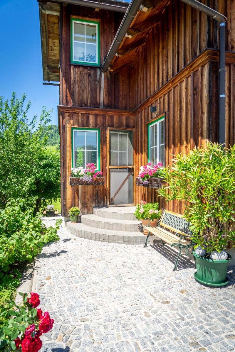 Lovely house with mountain view & big garden in Bad Aussee - Housity