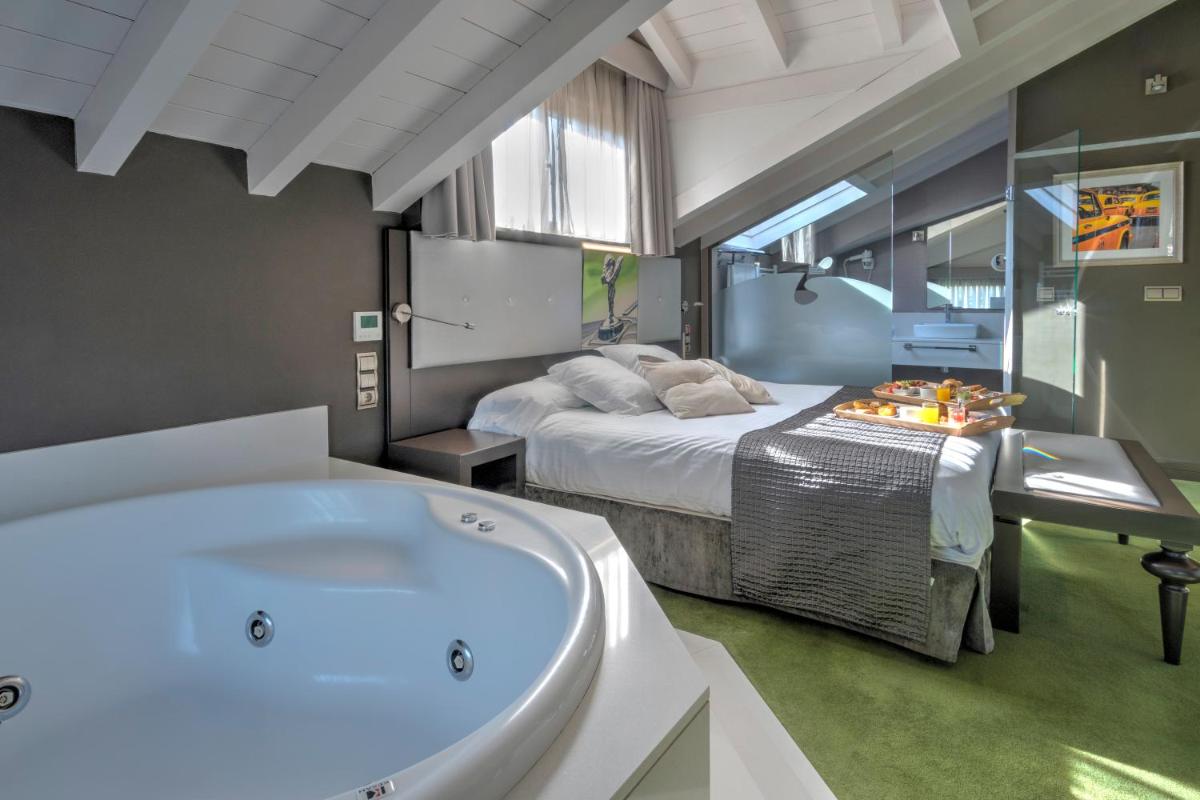 Cama o camas de una habitación en Costa Esmeralda Suites