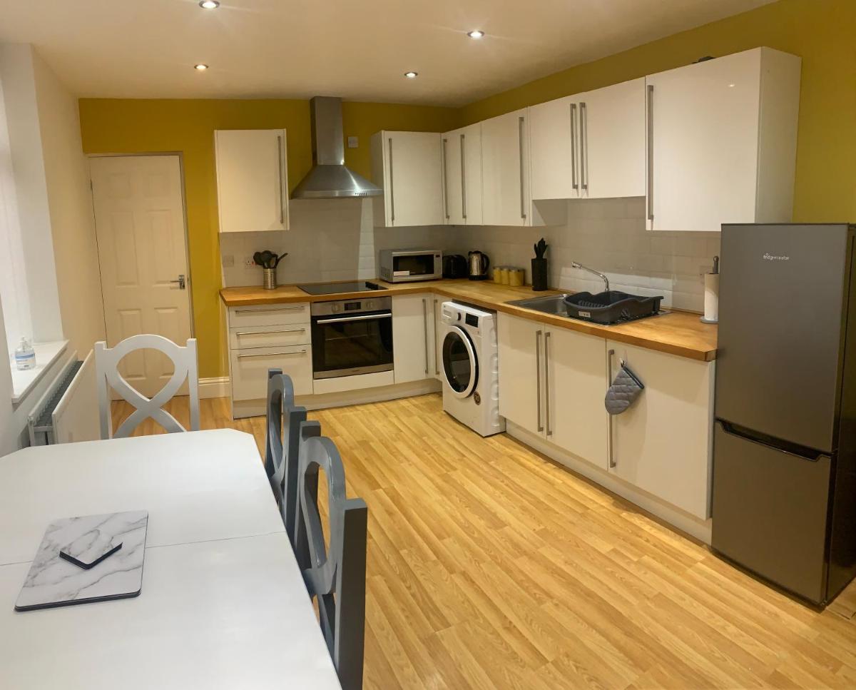 Gateshead Serviced Apartment Ideal for Contractors and Vacationing - Housity