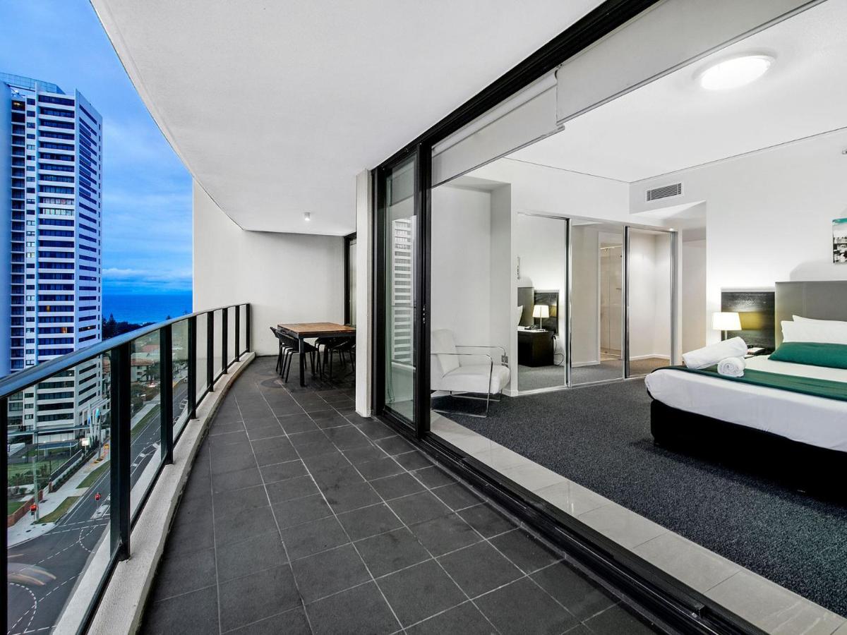 Large Modern 3 Bedroom Apartment With City Views - CoastHM - Housity