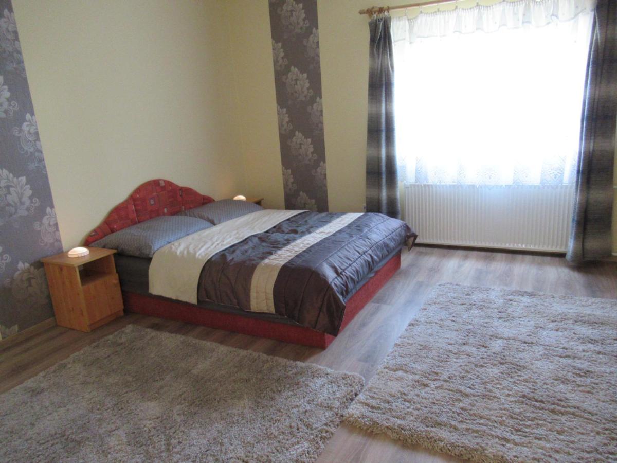 Suitetrails - Gitta apartman Lesenceistvánd