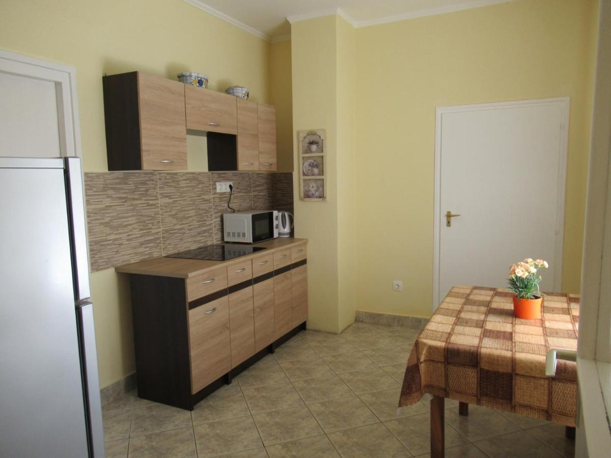 Suitetrails - Gitta apartman Lesenceistvánd
