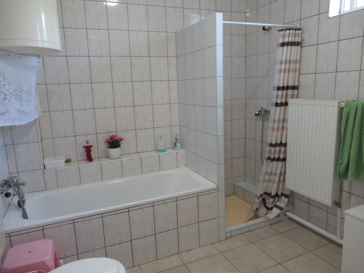 Suitetrails - Gitta apartman Lesenceistvánd