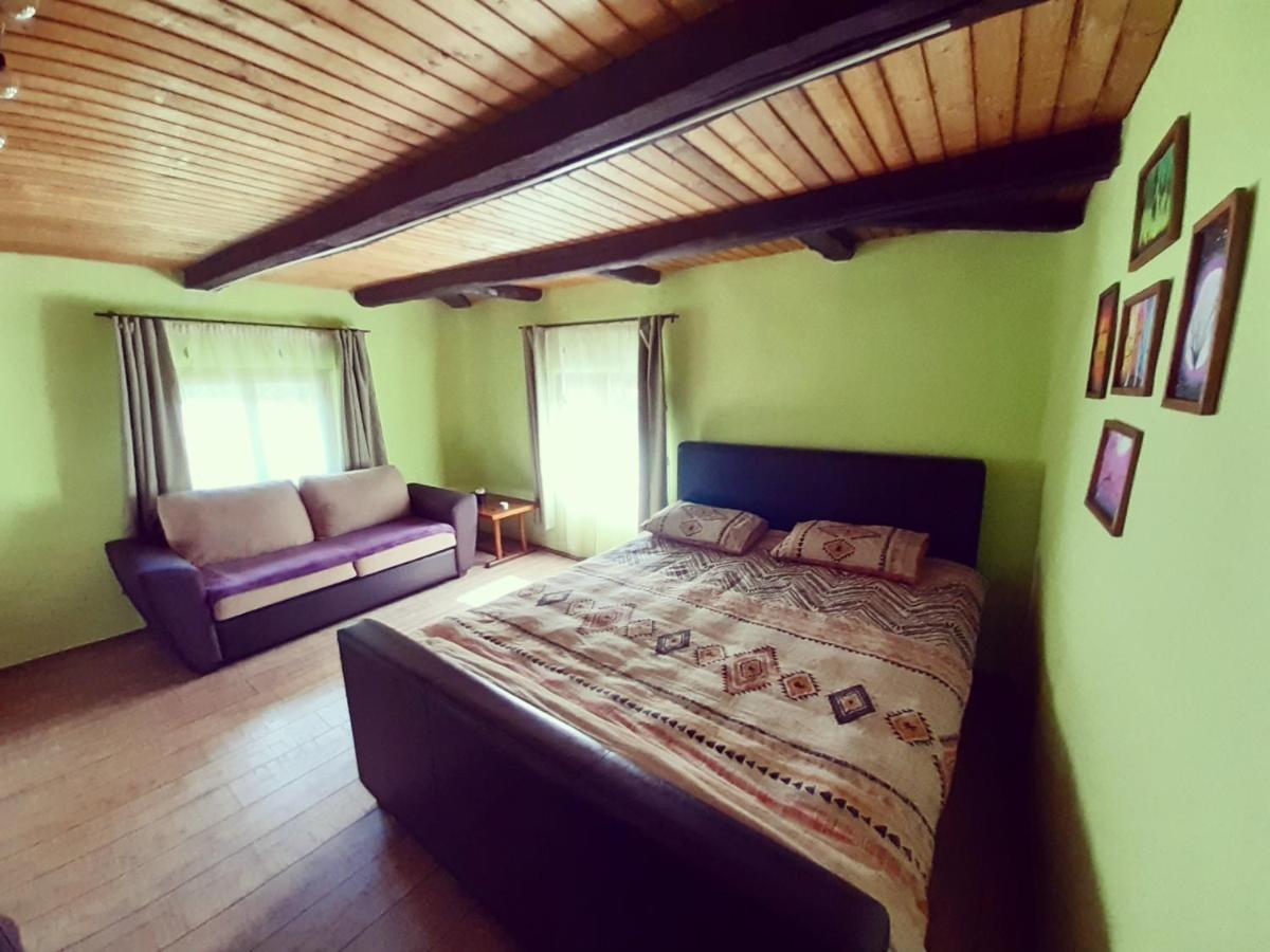 Cozy hut Retreat in the wild nature of Romania - Housity
