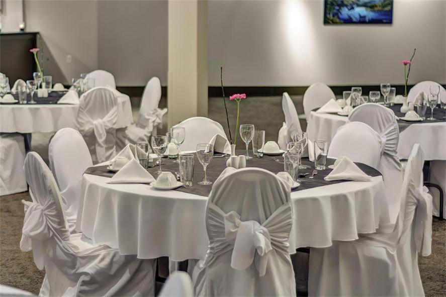 Sea to Sky Hotel and Conference Centre - Housity