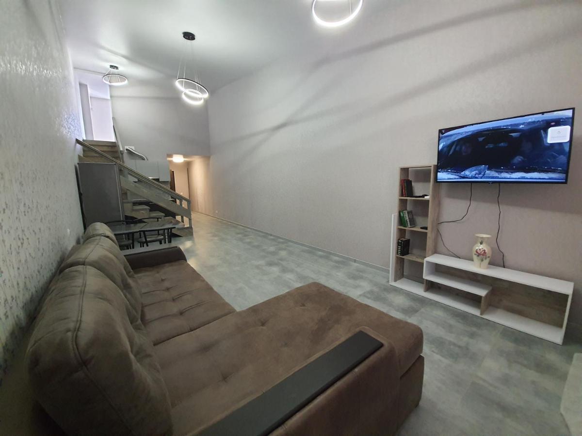 Apartamenty dvukhiarusnye - Housity