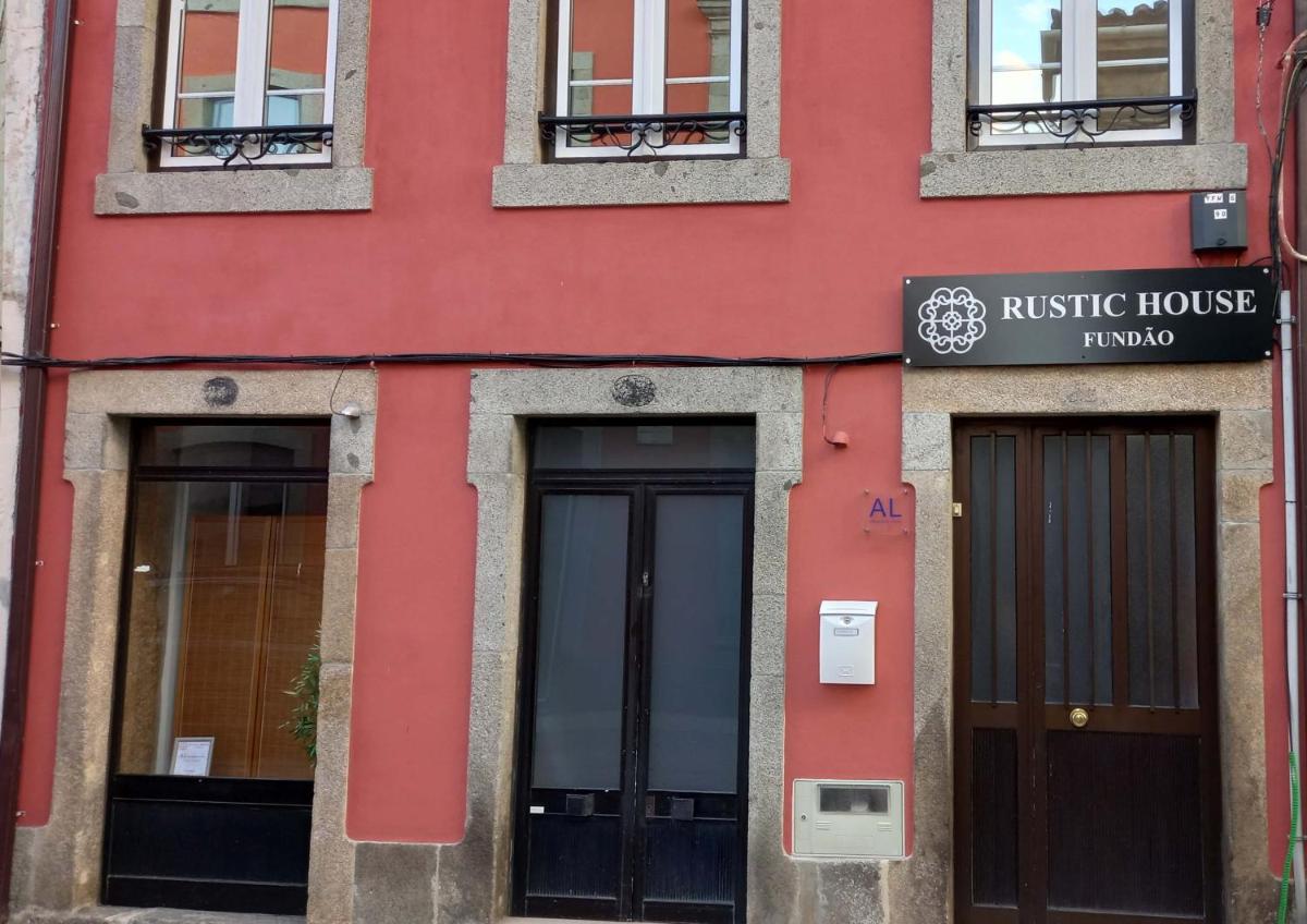 Rustic House Fundão - Housity