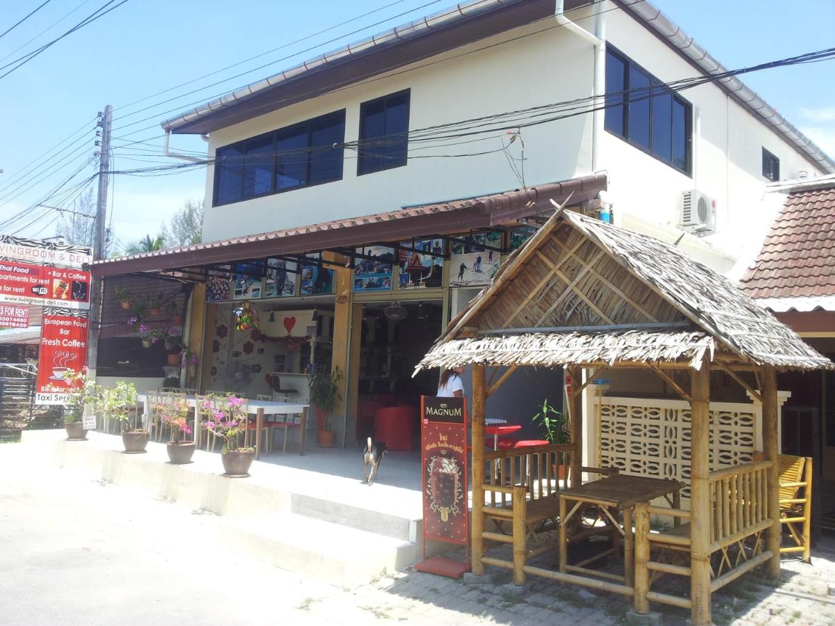 Living Room Apartments Bang Lut Beach KhaoLak - Housity